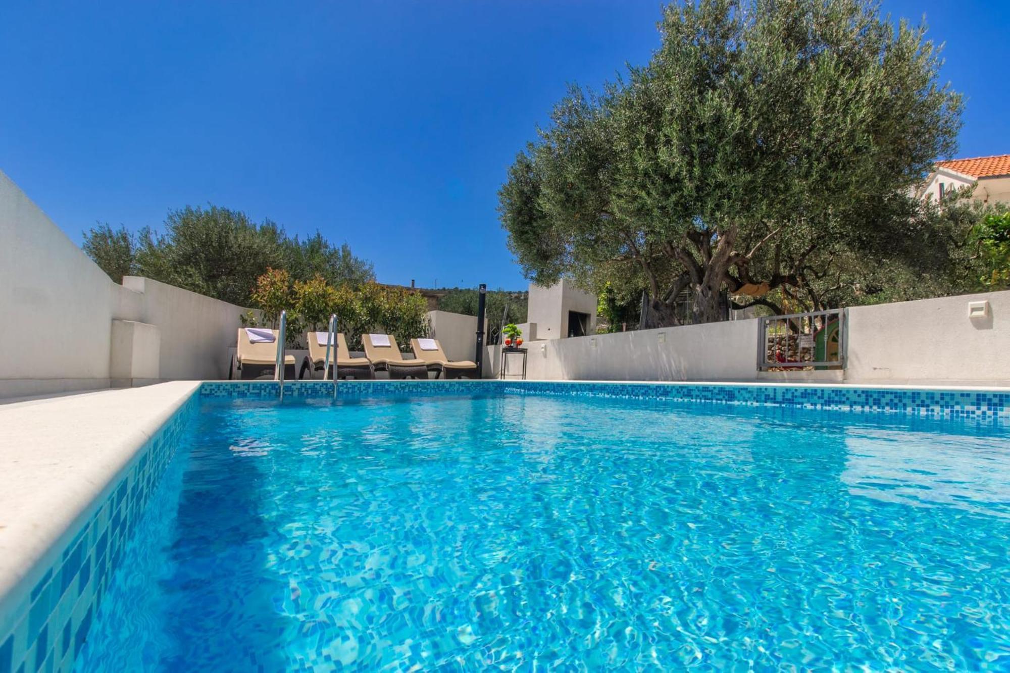 Villa Dalmatian Child With Swimming Pool, Close To The Beach Vinisce Exterior photo
